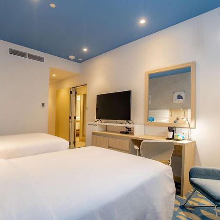 Hampton By Hilton Quito La Carolina Park Hotel Exterior photo