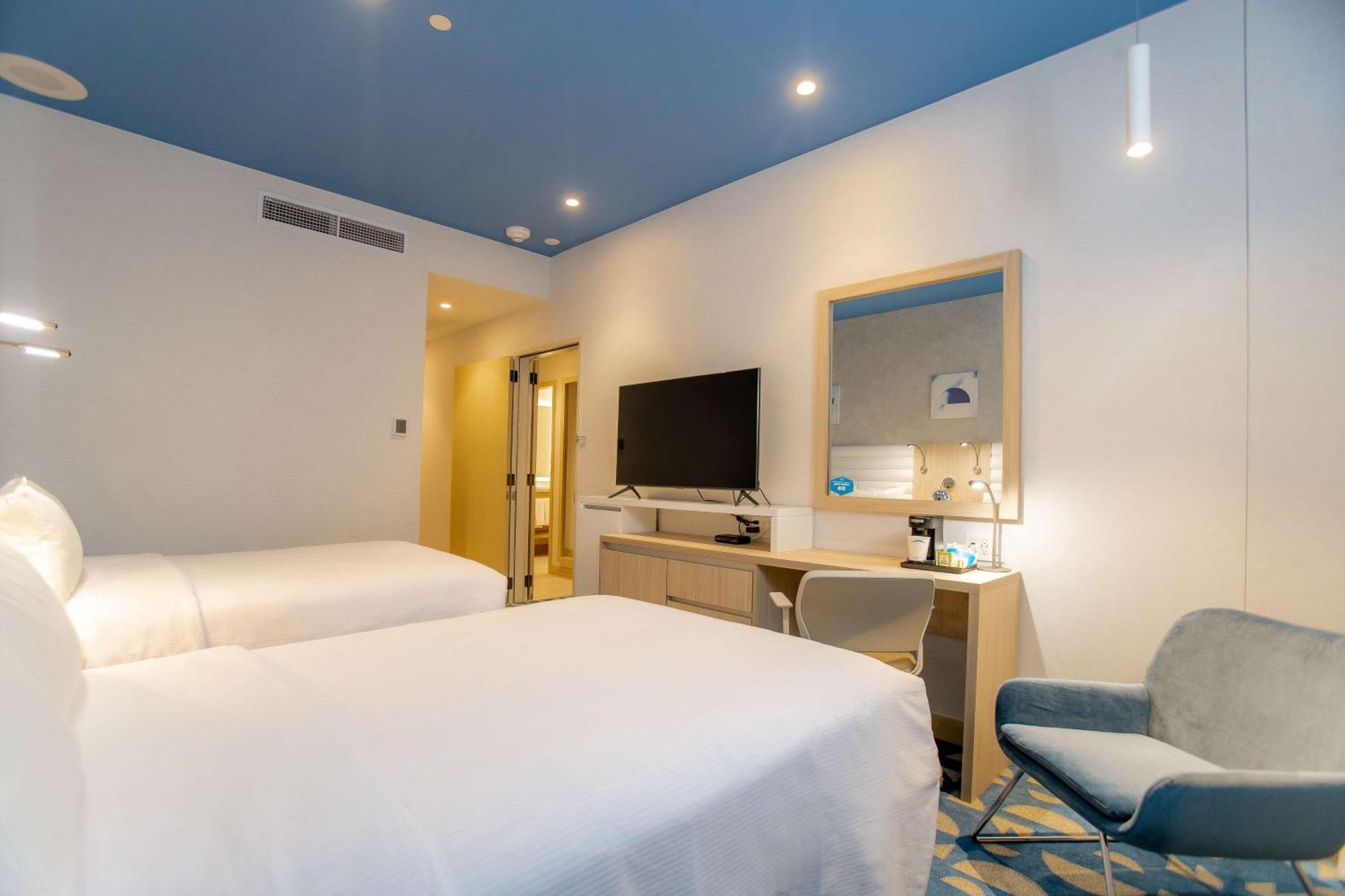 Hampton By Hilton Quito La Carolina Park Hotel Exterior photo