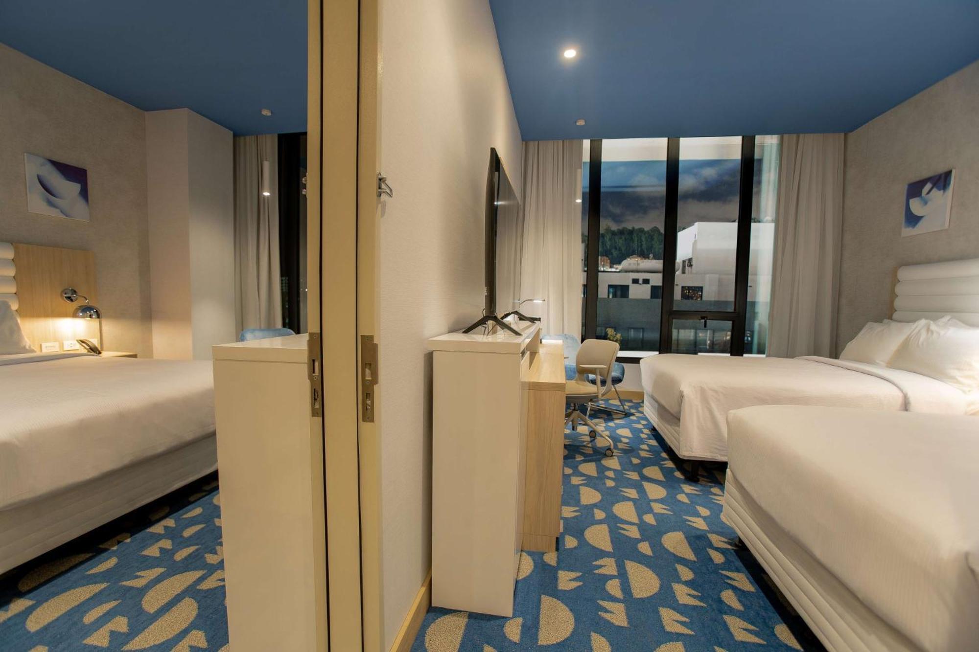 Hampton By Hilton Quito La Carolina Park Hotel Exterior photo