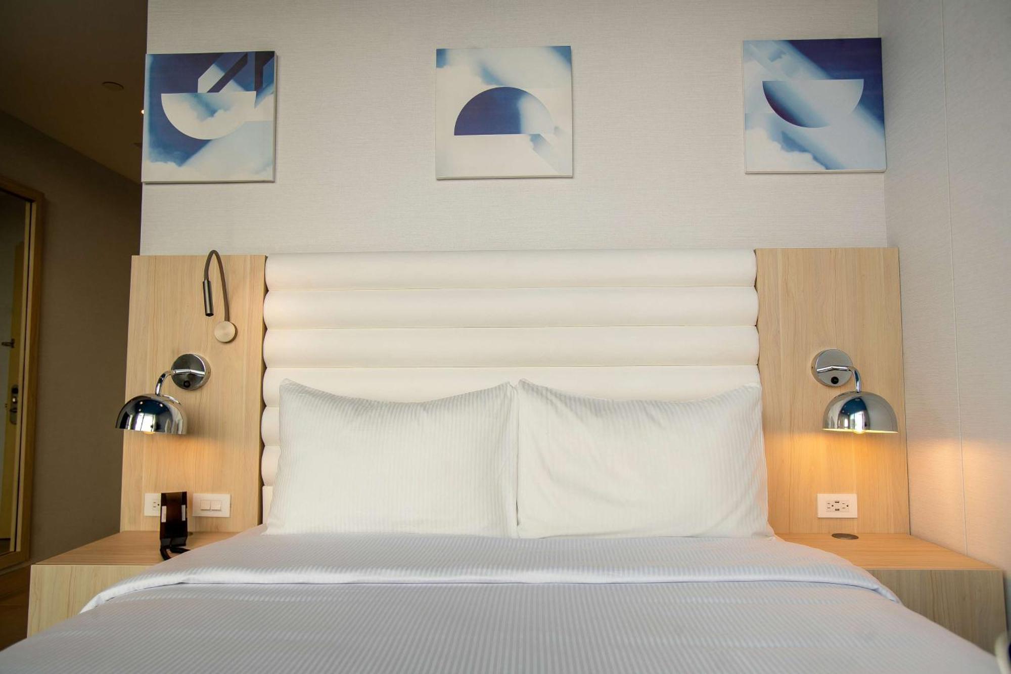 Hampton By Hilton Quito La Carolina Park Hotel Exterior photo