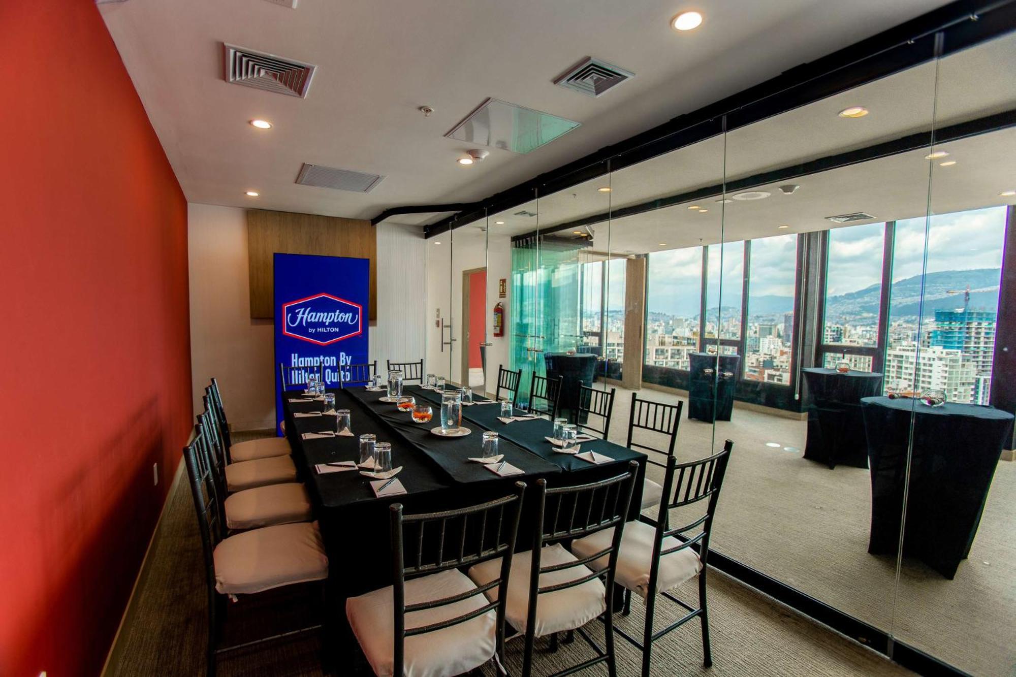 Hampton By Hilton Quito La Carolina Park Hotel Exterior photo