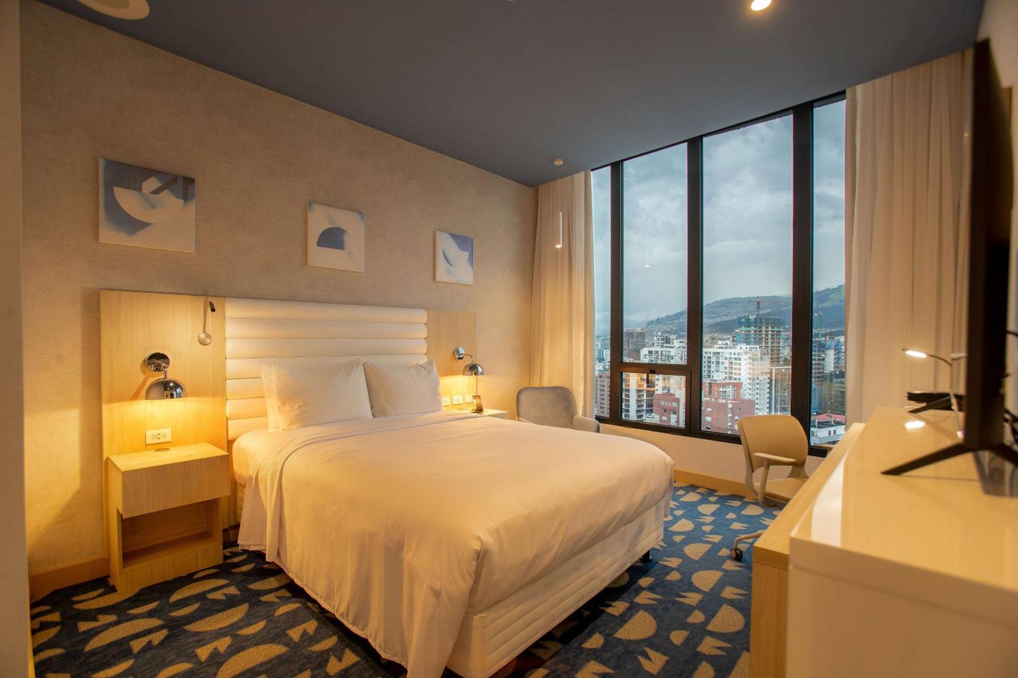 Hampton By Hilton Quito La Carolina Park Hotel Exterior photo