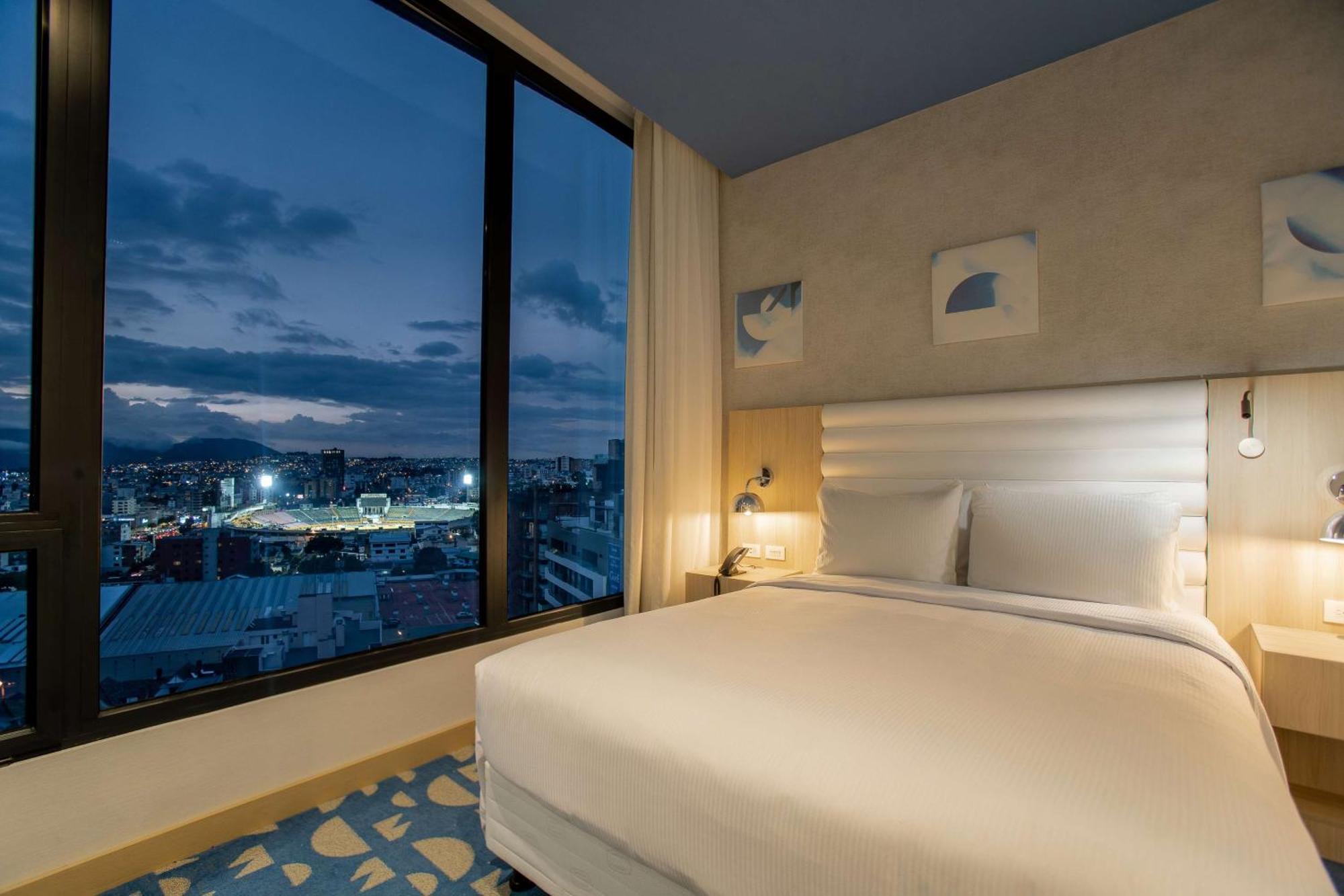 Hampton By Hilton Quito La Carolina Park Hotel Exterior photo