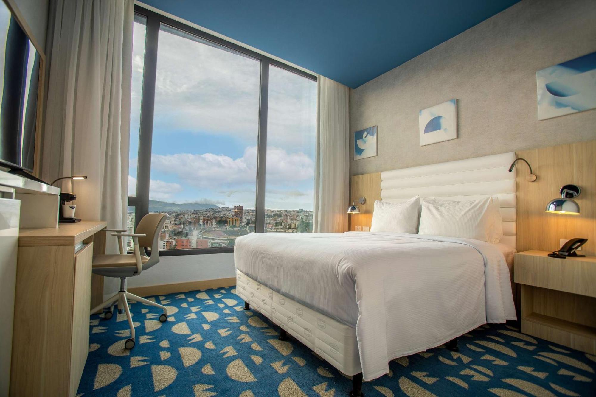 Hampton By Hilton Quito La Carolina Park Hotel Exterior photo