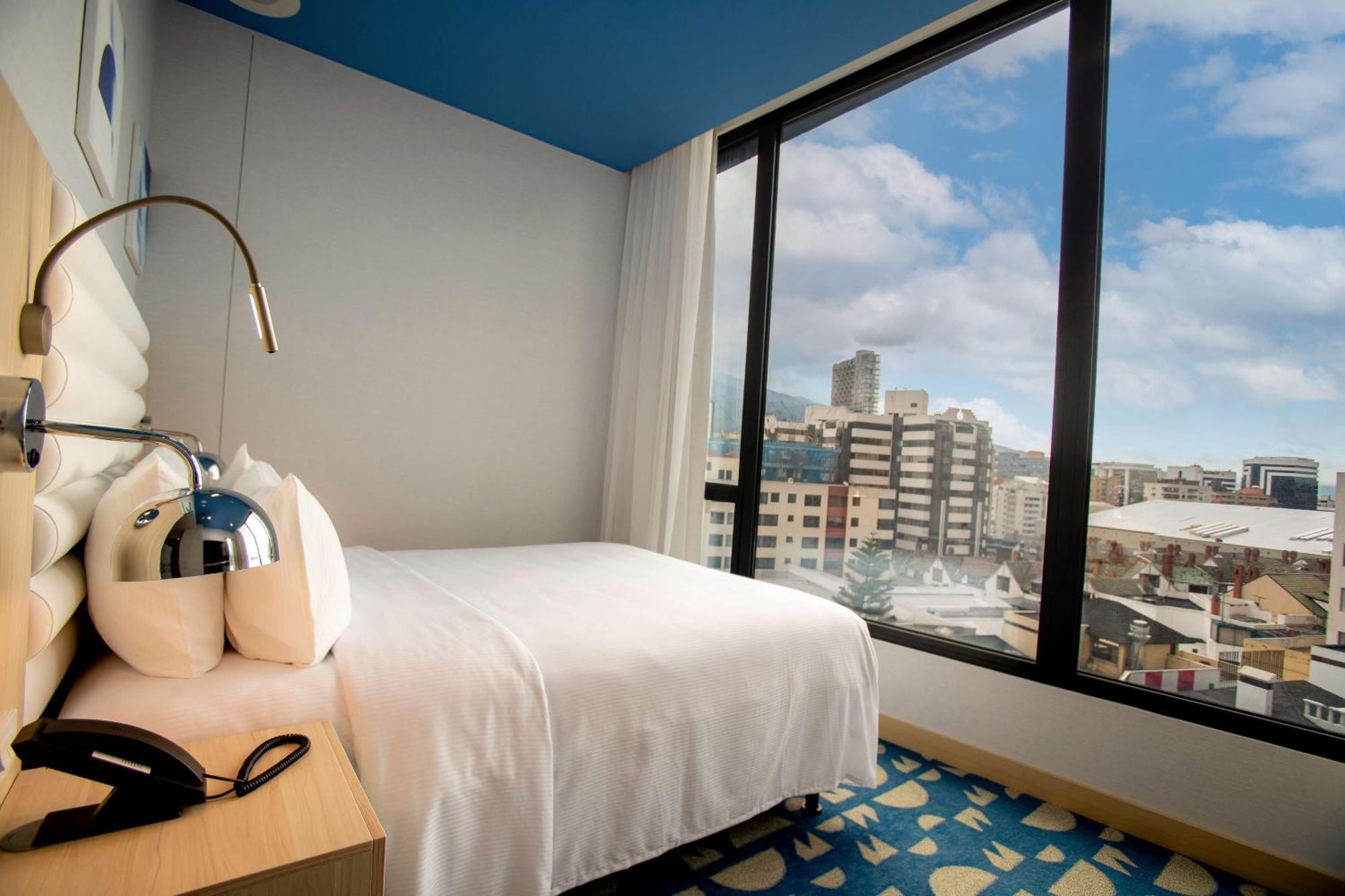 Hampton By Hilton Quito La Carolina Park Hotel Exterior photo